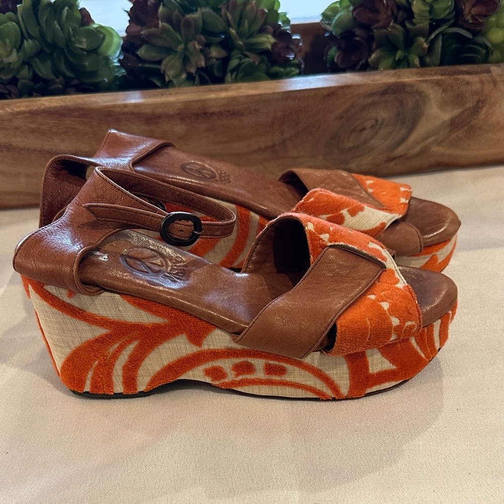 Mere shoes Stylish Brown Orange‎ Platform Sandals sandal size 6 EUC
